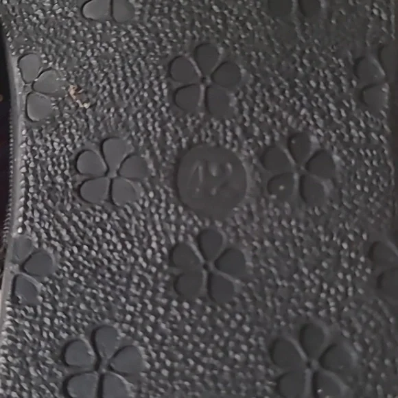 3/$15🚨WAS $45  PACIFIC LIVING Slides size 11 - Picture 4 of 10